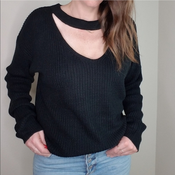 Soft black cutout sweater - Picture 5 of 6
